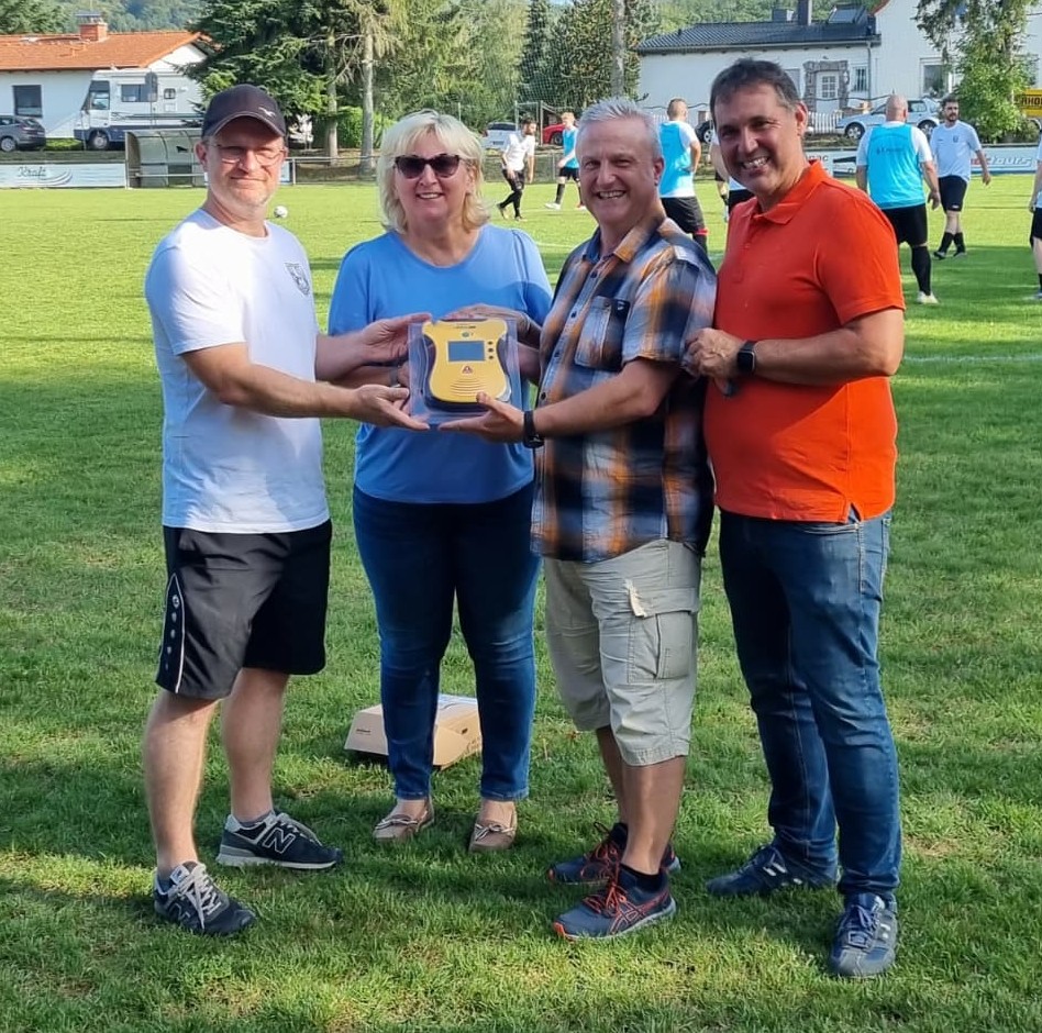 Übergabe Defibrillator KSV Langen Bergheim 2023